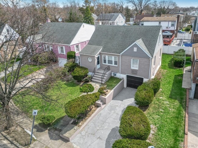 5 Hawthorne Ln