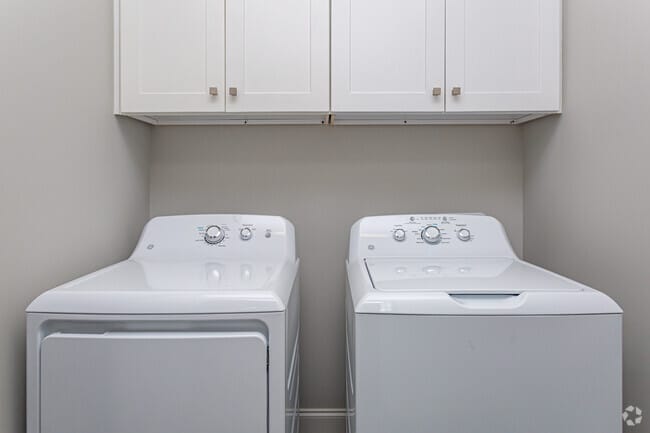 2 BR, 2 BA - 982 SF - The Cottage at East Broussard