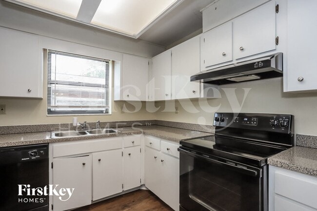 Photo - 9923 57th Way N