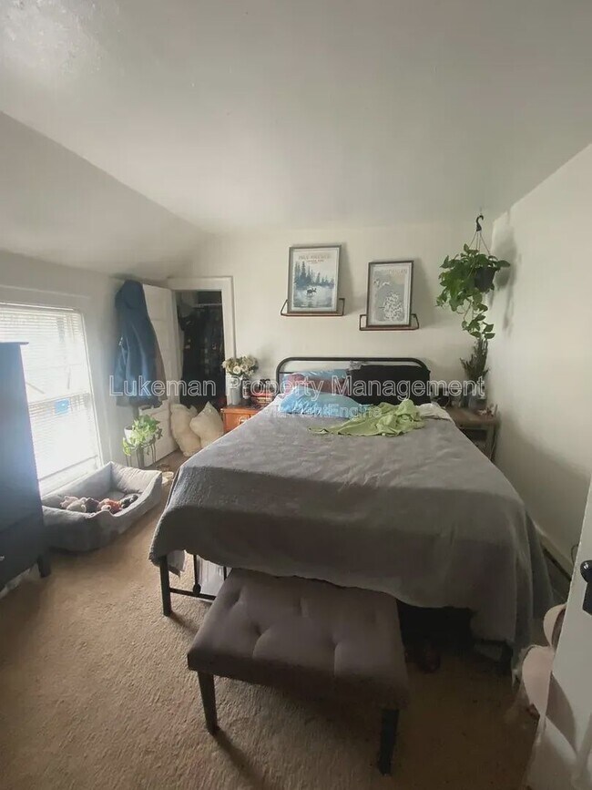 Photo - 839 Davis St