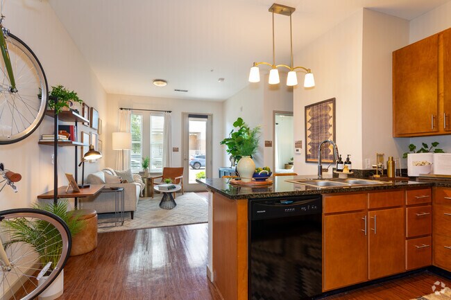 1BR, 1BA - Longs Peak - 701SF