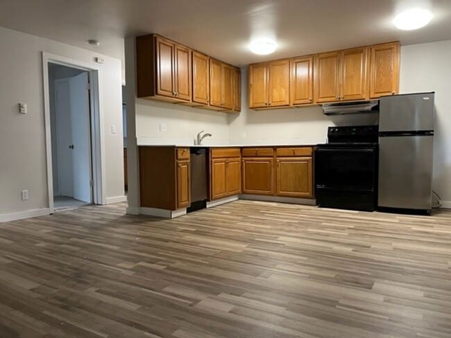 Photo - Twin Court - Ballard - Renovated Unit