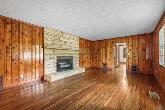 Photo - 1930 Hollywood Rd NW