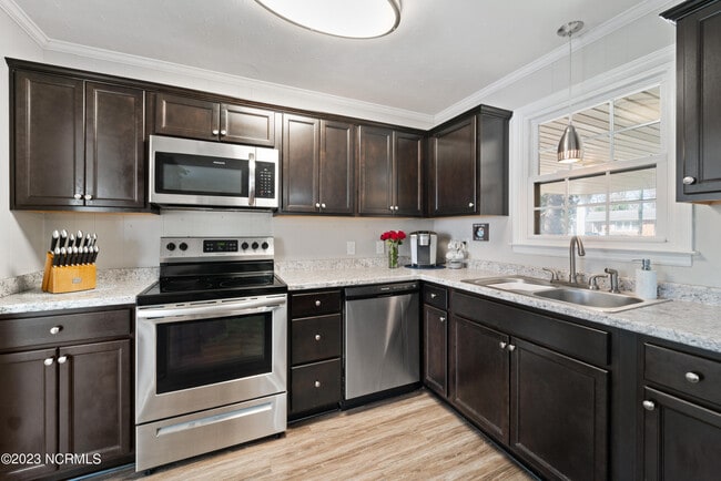 Photo - 307 Forest Grove Ave