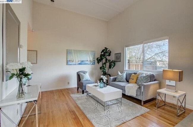 Photo - Bright 3BR Townhome in Newark