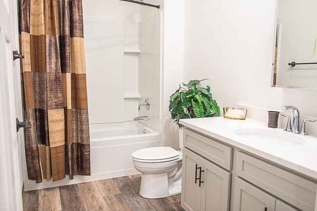 Photo - 2075 N Cambridge Ave