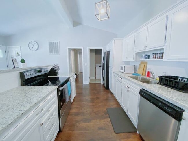 Photo - 12005 Greenleaf Dr SE