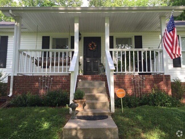 Building Photo - Pet Friendly with Basement! Rental