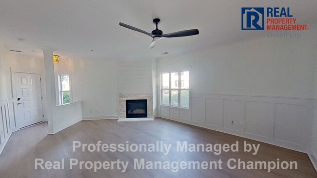Photo - Beautifully Updated 2 BD/2 BA with Screened Porch & Modern Finishes Unidad 101