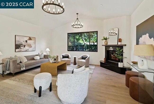 Photo - 132 Quinterra Ln