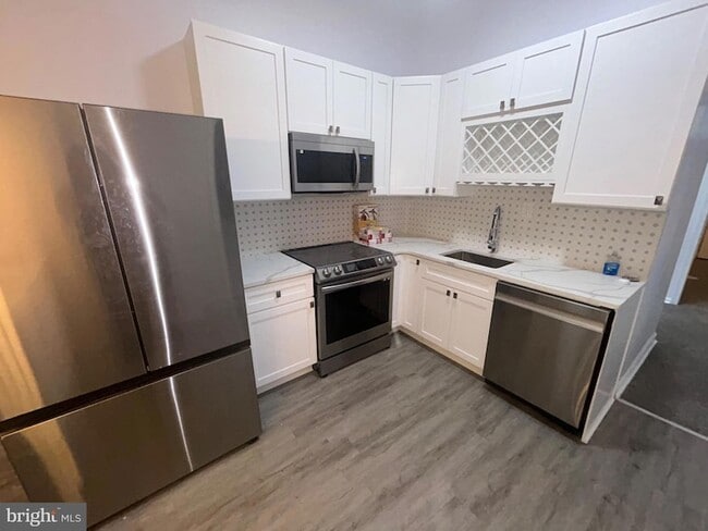 Photo - 2025 N 32nd St