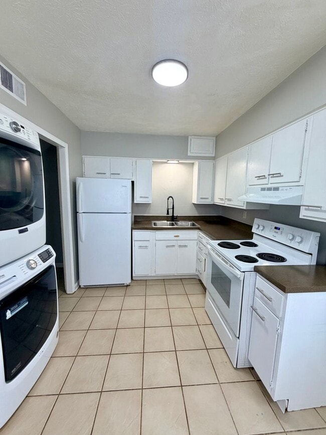 Building Photo - 104 Dale Ave Unit 1