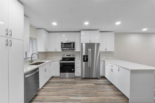 Building Photo - 6870 SW 18th Ct