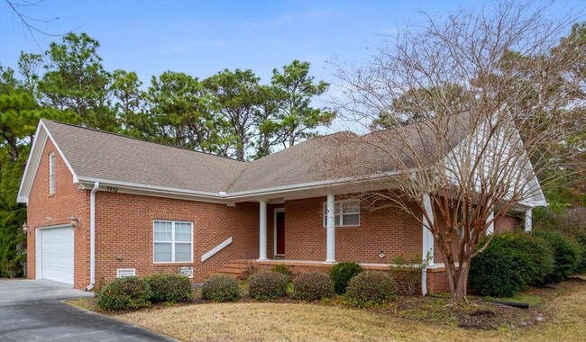Building Photo - 4 bedroom/3 bathroom in Cypress Island community, minutes from Carolina Beach!
