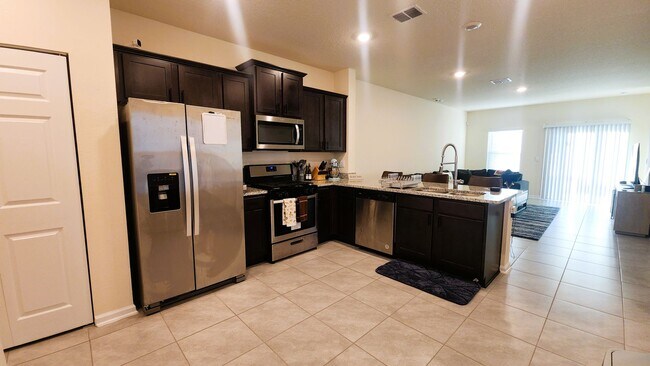 Photo - Beautiful Townhome in Waterford Lakes 2 Bedroom 2.5 baths and 1 Car Garage