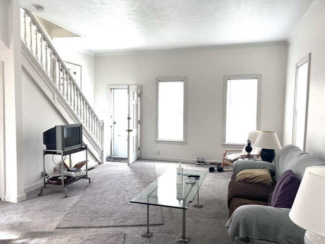Photo - 124 Rexford St
