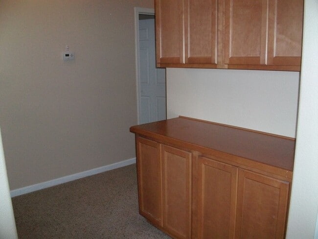 Photo - Well maintained 3 bedroom, 2-1/2 bath, 2-car garage $2400.00