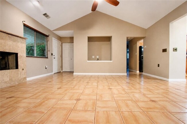 1825 Skyline Dr
