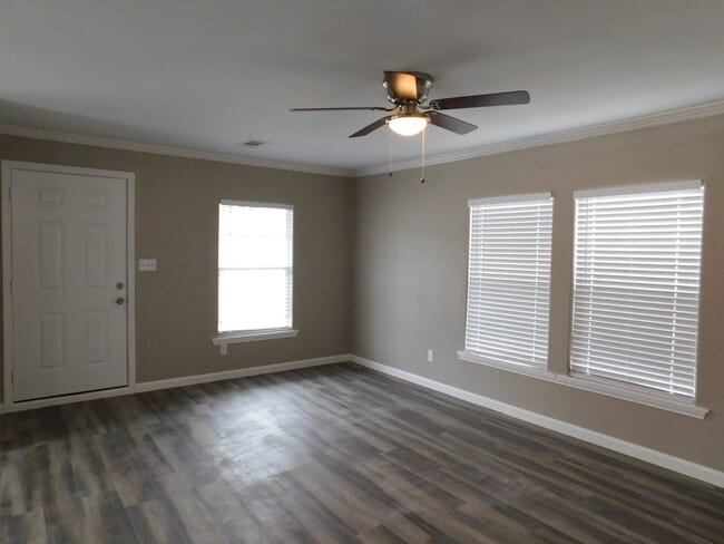 Building Photo - Room For Rent Unit 155 Room B