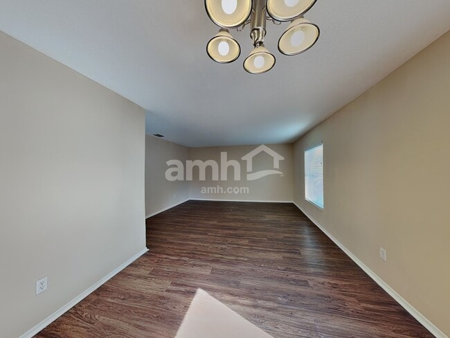 Photo - 2050 Harcourt Pl