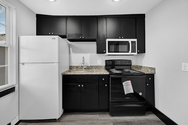 Building Photo - 1313 10th St Unit 3 Rental