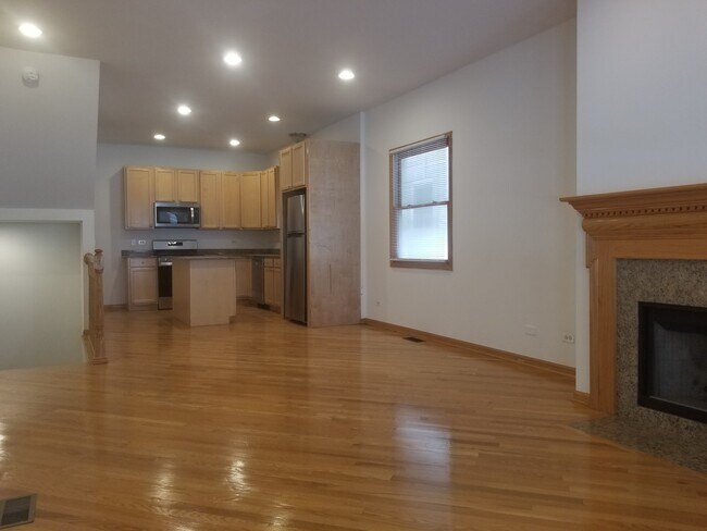 Photo - 1319 W Belmont Ave Unit 1