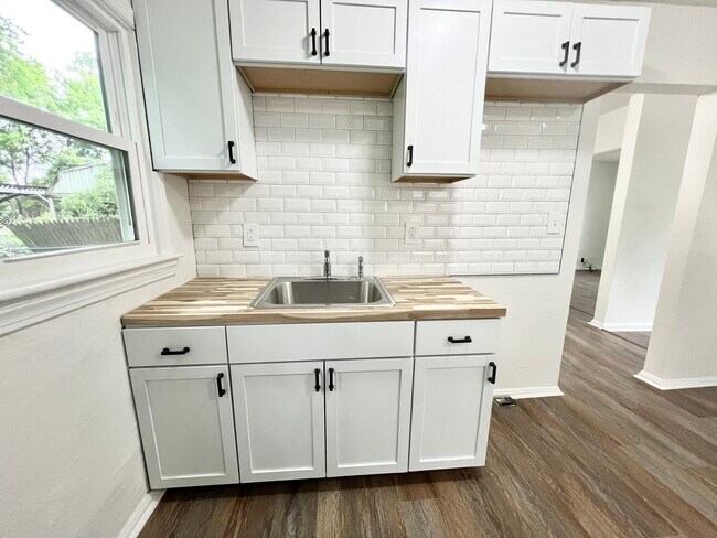 Photo - 2128 S 40th St