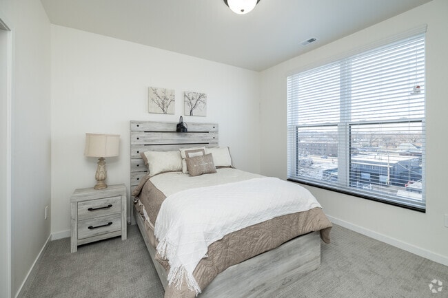 1BR, 1BA - 622SF - Bedroom - Silver Lake Crossing