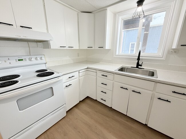 Building Photo - 324 Vidal St S Unit 1