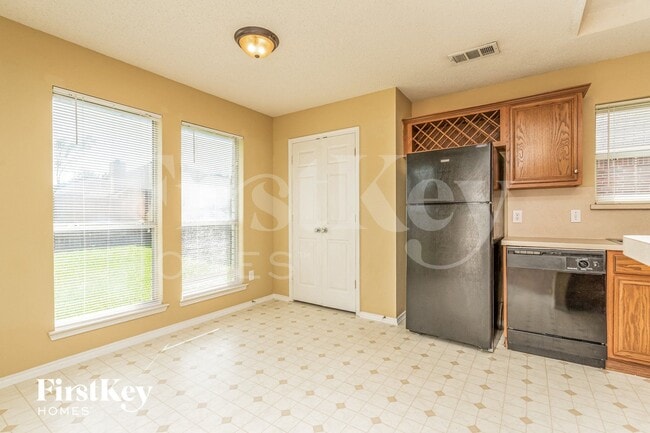 Photo - 137 Sequoia Rd