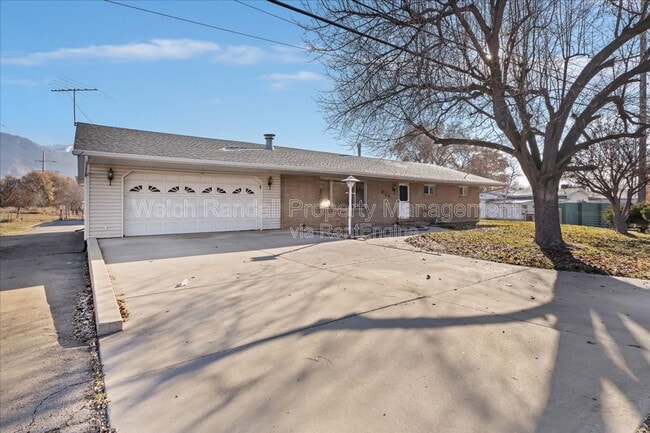 Photo - 506 N Geneva Rd