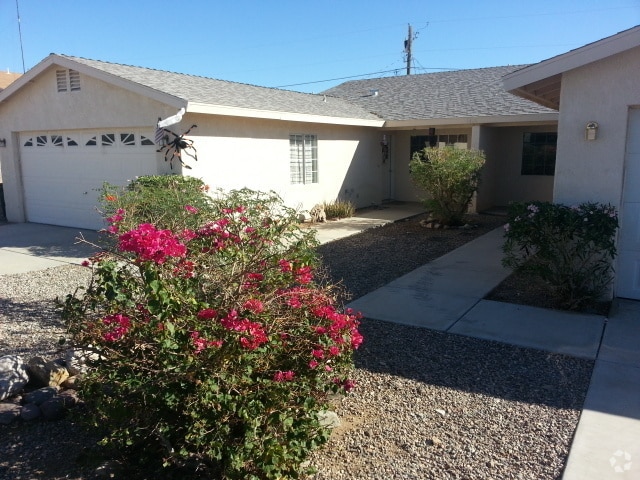 Building Photo - 3410 Tomahawk Dr Unit B Rental