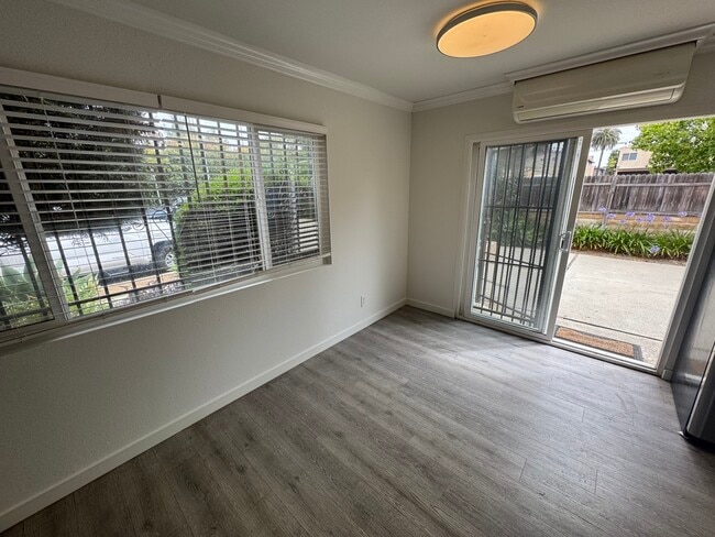 Photo - 10910 Regent St Unidad A