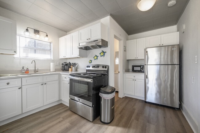 Kitchen - 2235 1st Ave N Unidad 2