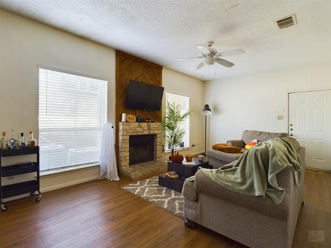 Photo - 2313 Longview St Unit 102