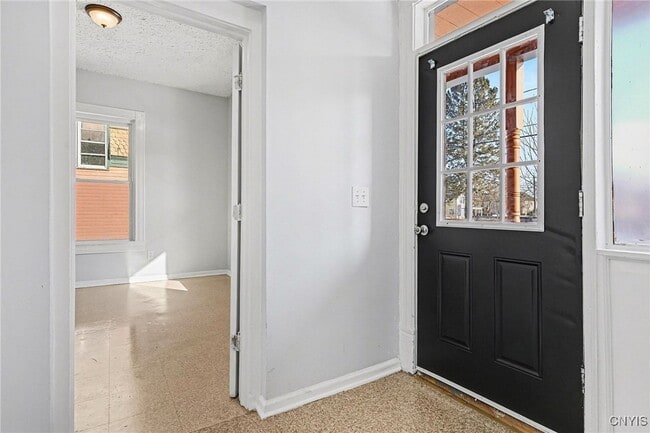 Photo - 302 Kellogg St