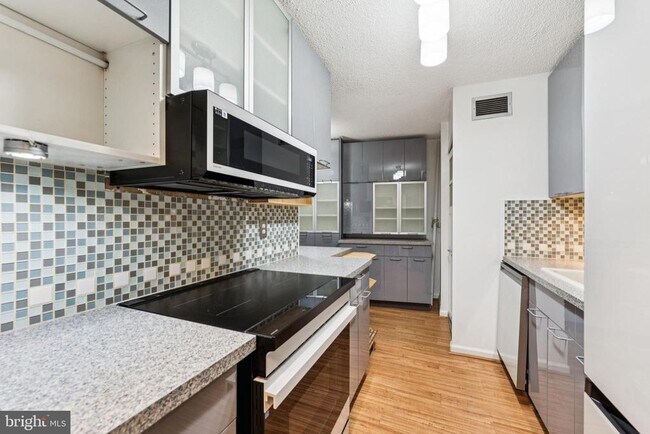 Photo - 5300 Columbia Pike Unit 103