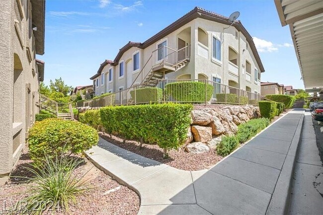 Building Photo - 3540 Cactus Shadow St Unit 204