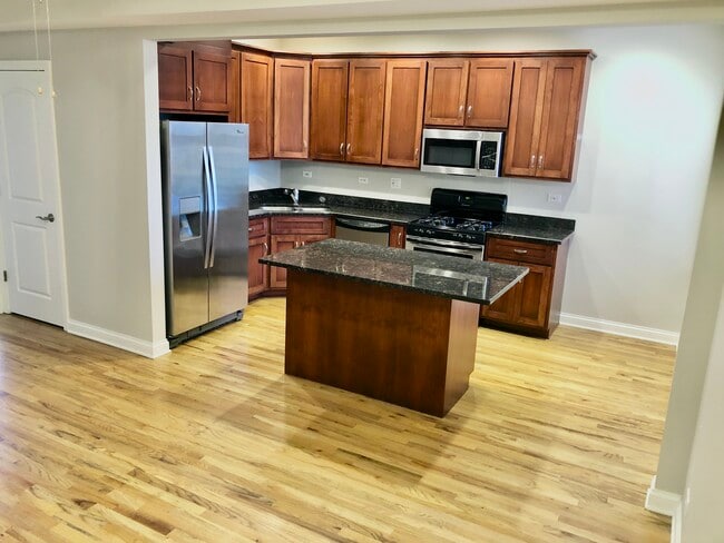 Building Photo - 3910 N Bernard St Unit 1W