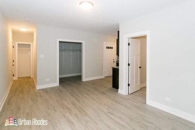 Photo - 703 W Brompton Ave