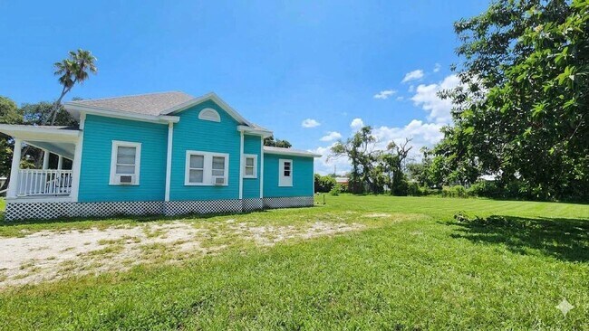 Photo - 2550 Third St