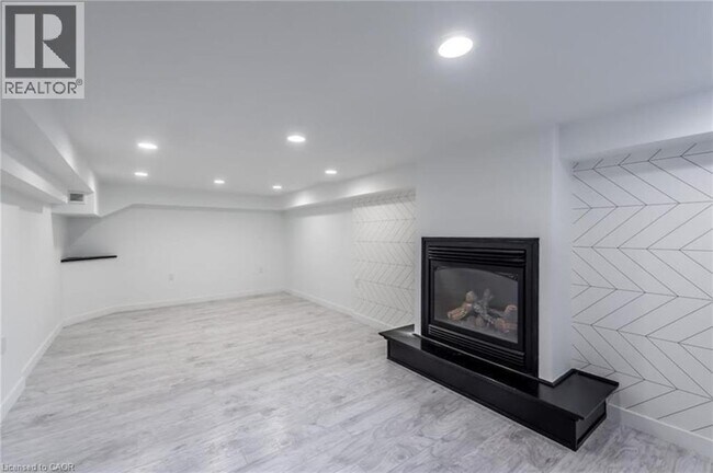 Photo - 257 E 17th St