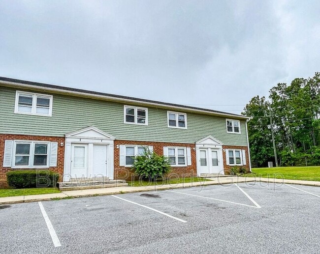 Building Photo - 2105 Grand Prix Dr Rental
