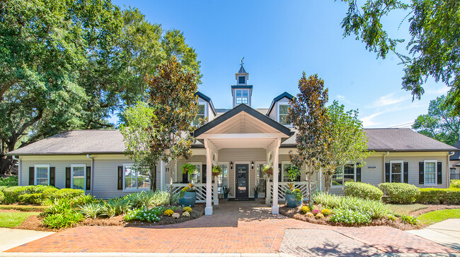 MAA Oak Grove Apartments Off-Campus Housing, Tallahassee, FL