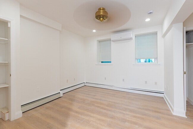 Photo - 595 E 5th St Unidad 1