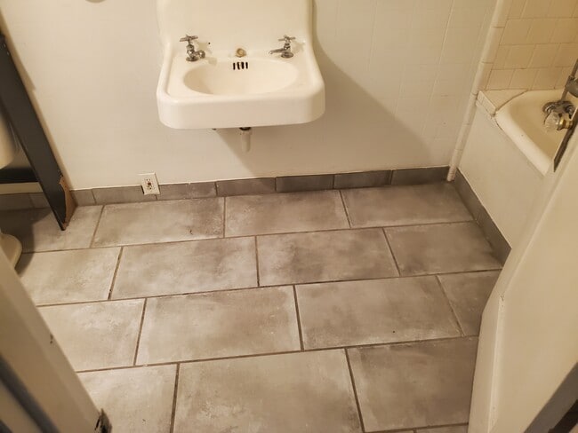 Building Photo - 1209 N San Joaquin St Unit 1209