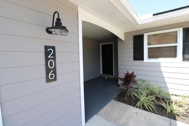 Photo - 206 Phoenetia Dr