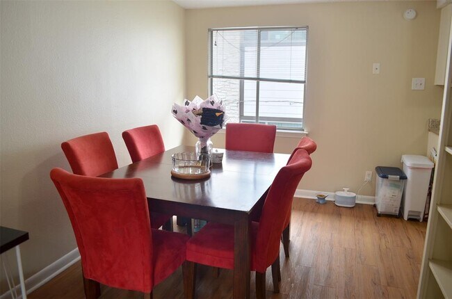 Photo - 2408 Longview St Unit 211