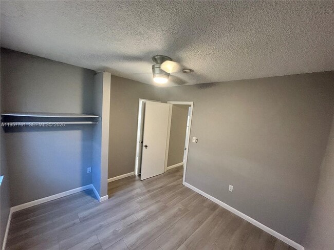 Building Photo - 1720 NW 1st Pl Unit 3