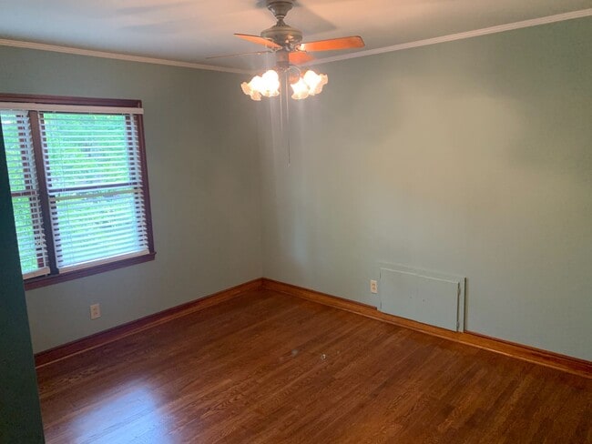 Building Photo - Charming 4B/3.5B Home!